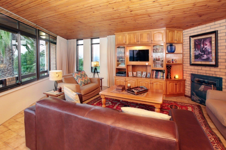 To Let 5 Bedroom Property for Rent in Welgemoed Western Cape